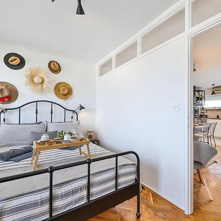 Cozy With View * Split